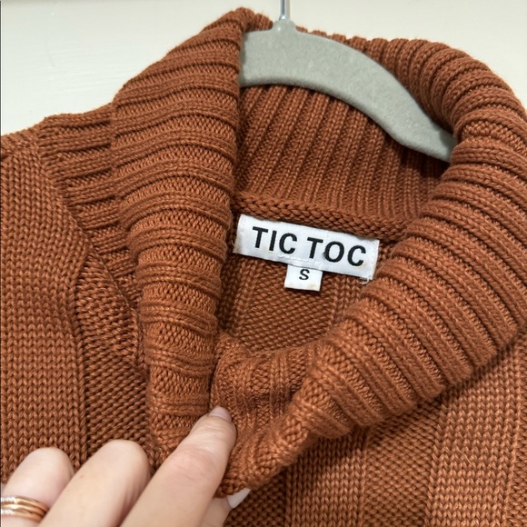 Cropped cowl neck sweater - Picture 3 of 5